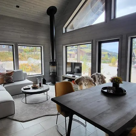 Stylishly Furnished With A Large Terrace In Feriehus *