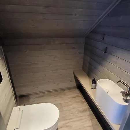 Stylishly Furnished With A Large Terrace In Feriehus *